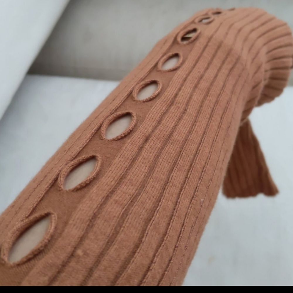 Express V neck Ribbed fitted sweater - Picture 3 of 4